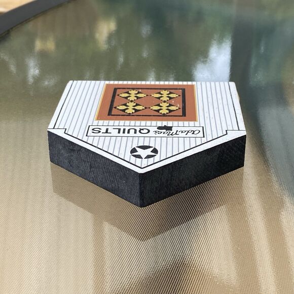 Cats Meow Ada Maes Quilt Barn Wooden Shelf Sitter Ohio Amish Series 1991 - Picture 3 of 6